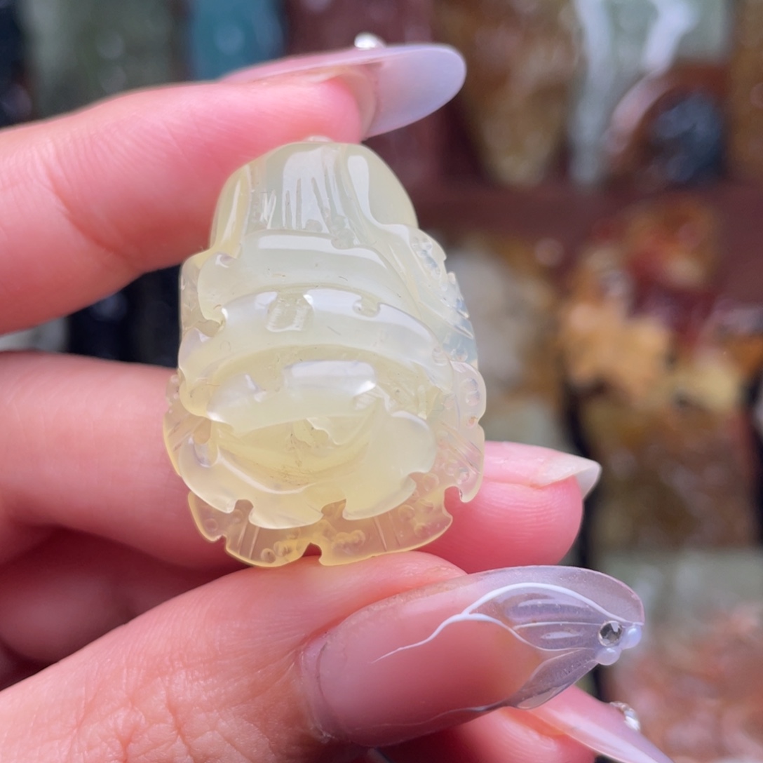 我***心蛇纹石玉未镶嵌颈饰