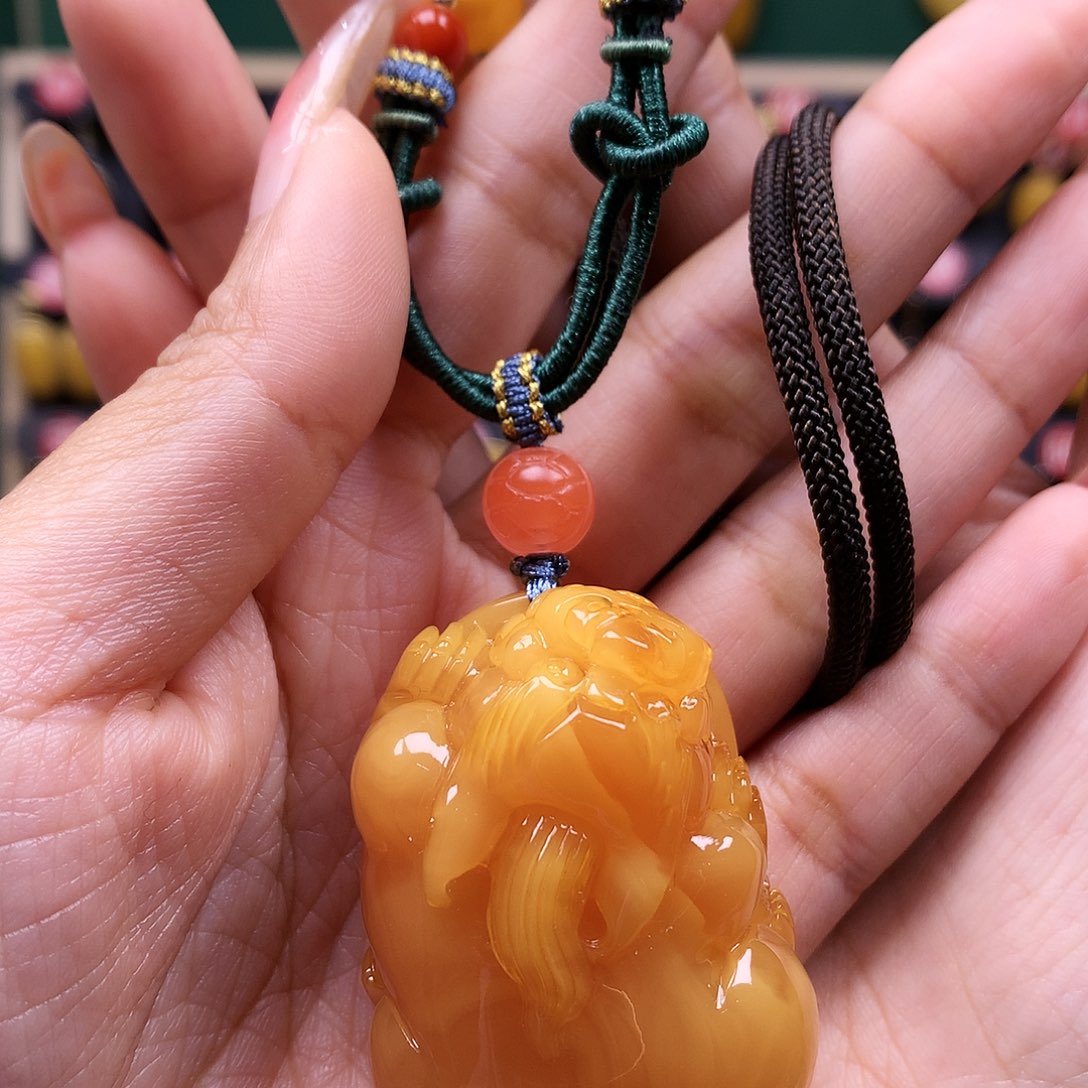 蜜蜡颈饰未镶嵌?*草吊坠