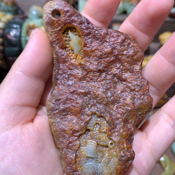未镶嵌岫岩河磨玉（透闪石质玉）挂件