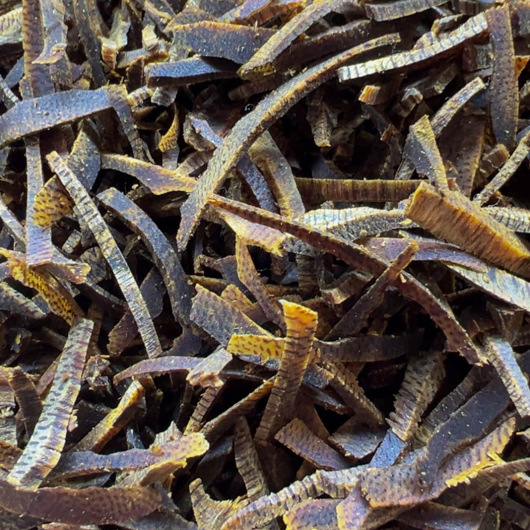 沉香手把件绿奇楠沉香紫棋切丝20克