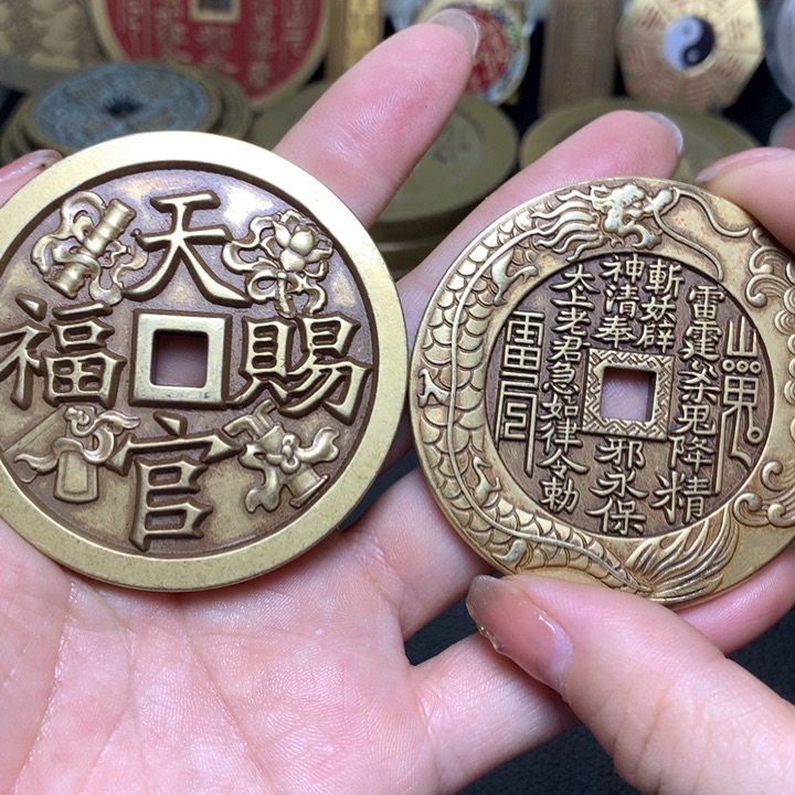 铜现代工艺品两枚