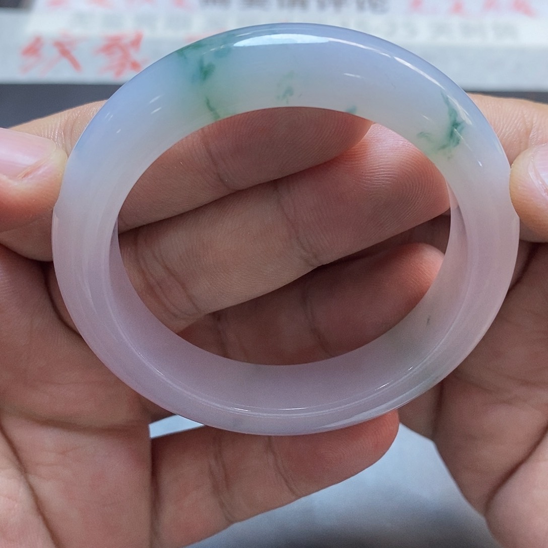 翡翠手镯未镶嵌翡翠手镯