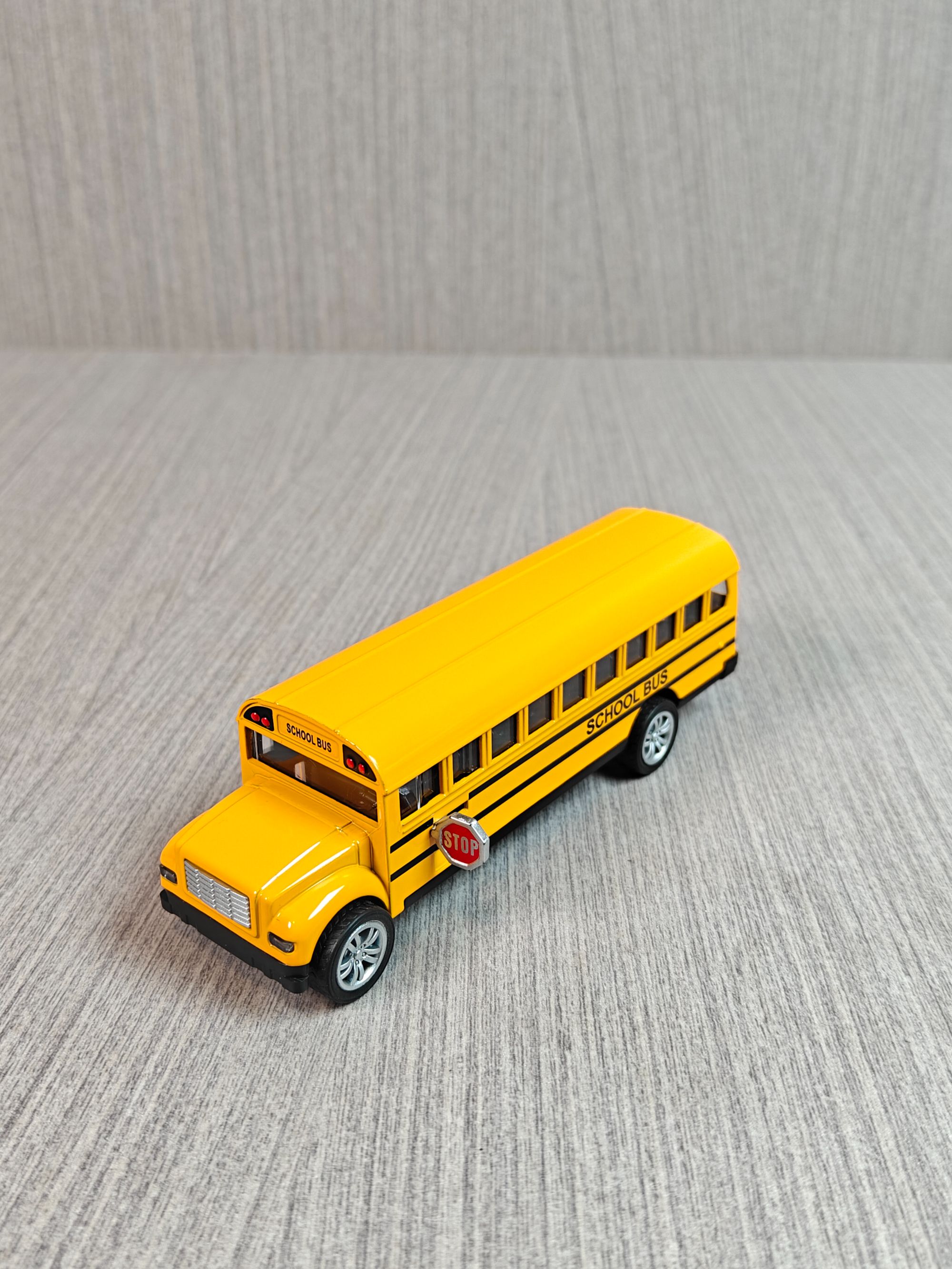 全合金仿真校巴合金汽车模型复古警车男孩玩具收藏摆件