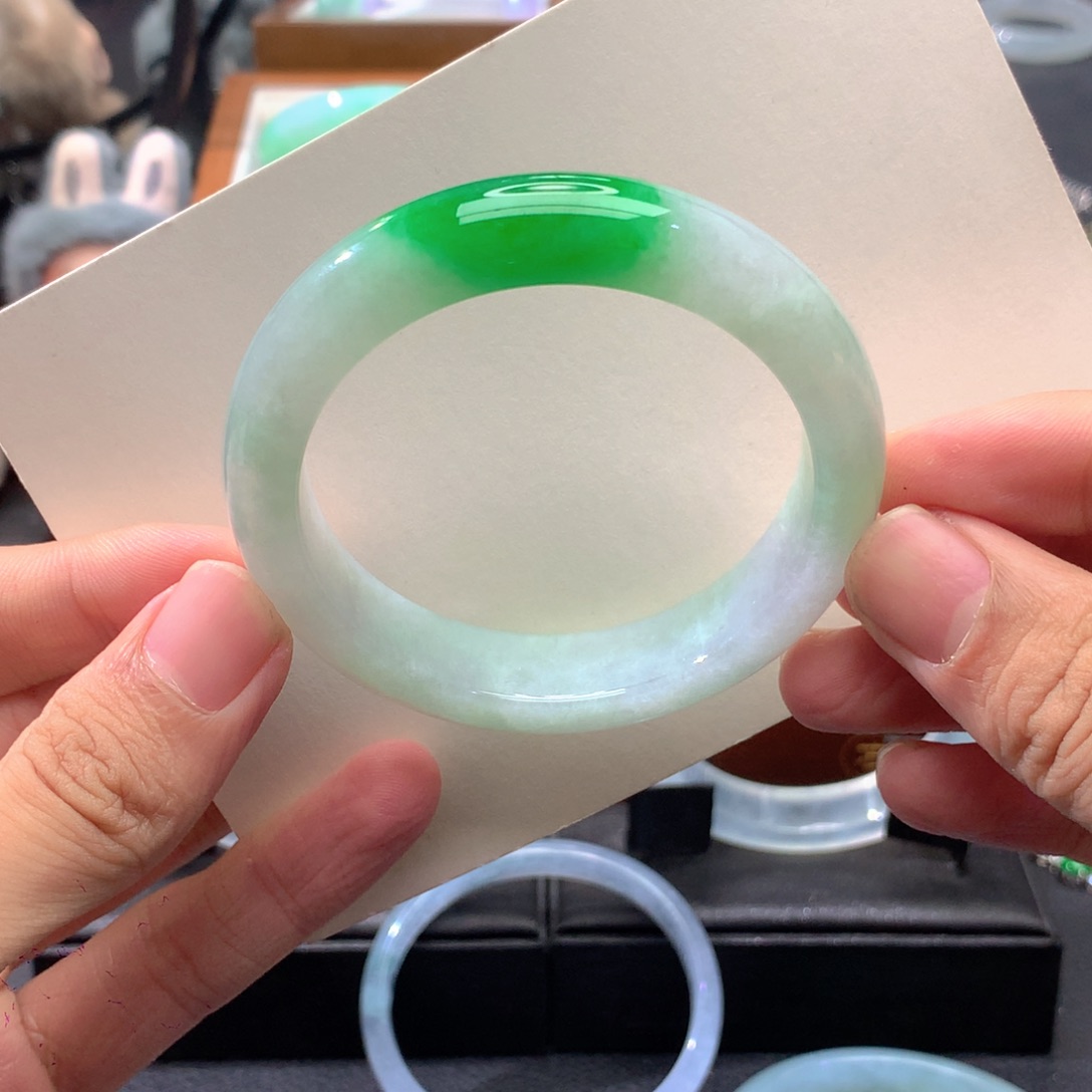 翡翠未镶嵌手镯正圈