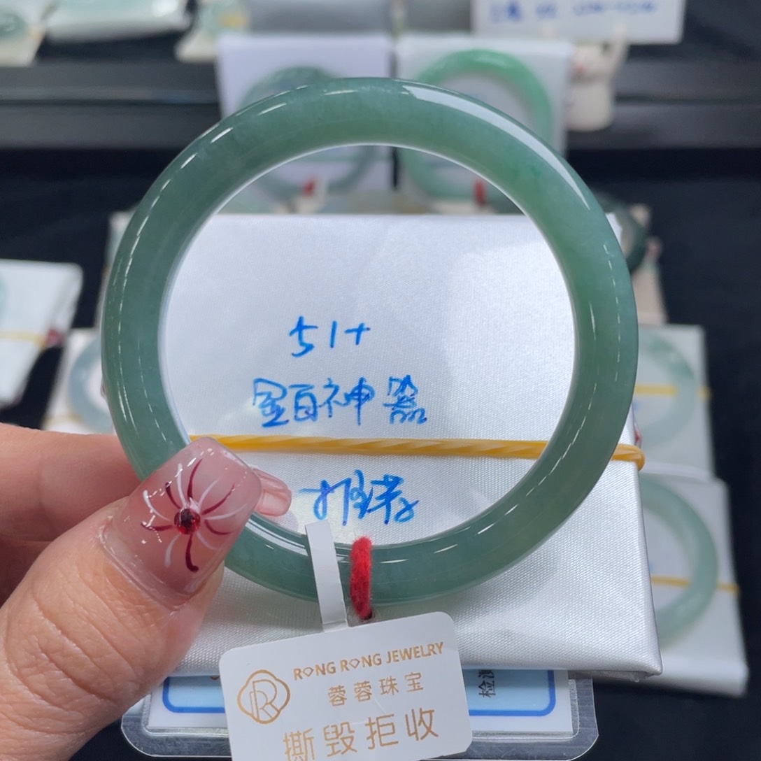 翡翠手镯未镶嵌豌**手翡翠手镯