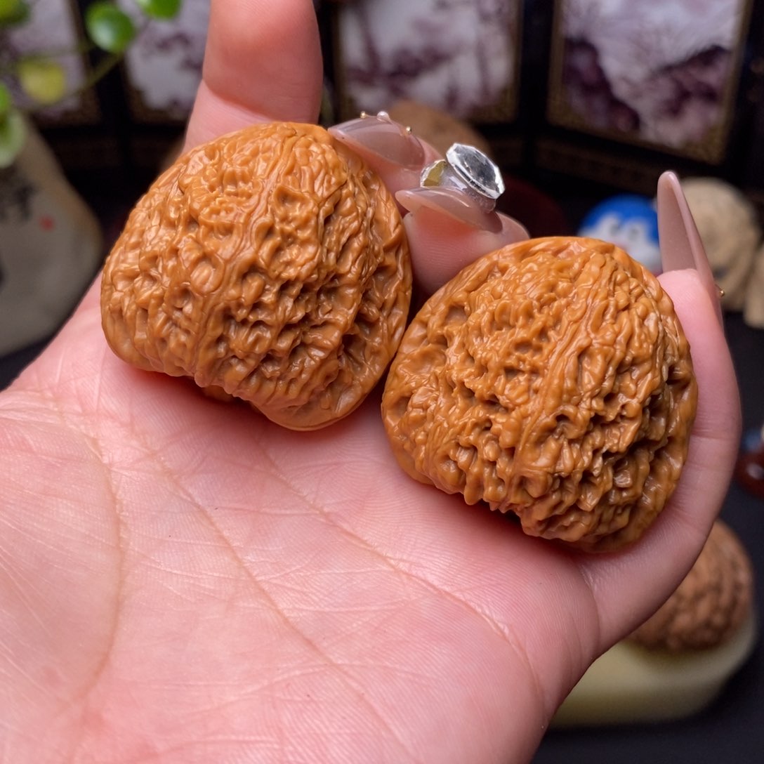 文玩核桃把件小****完南疆36.5