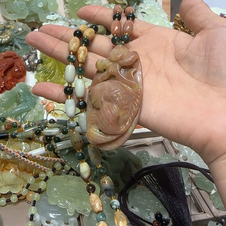 蛇纹石玉吊坠未镶嵌