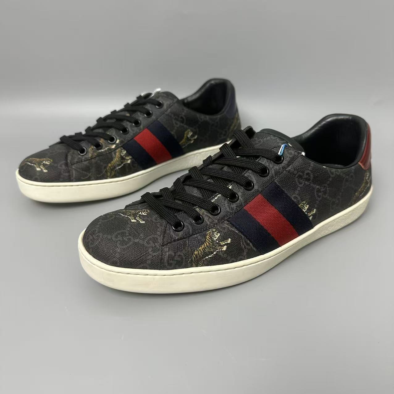 95新 GUCCI/古驰 黑色ACE虎年印花时尚男士板鞋多尺码/咨询