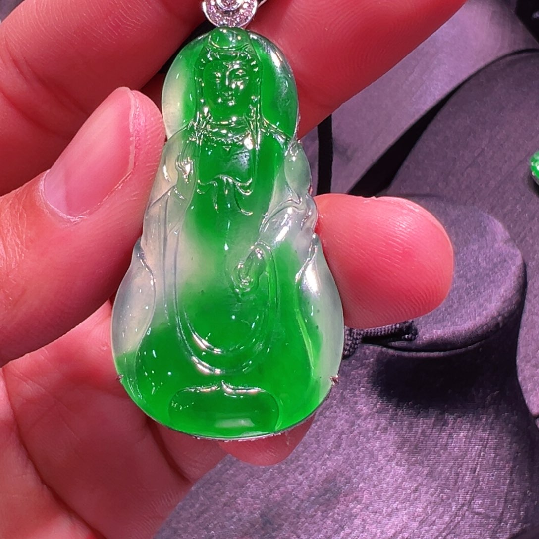 翡翠颈饰18K金镶嵌观音