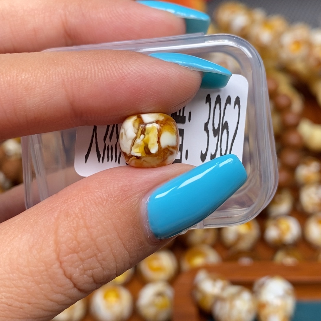 蜜蜡未镶嵌珠宝奇石3962