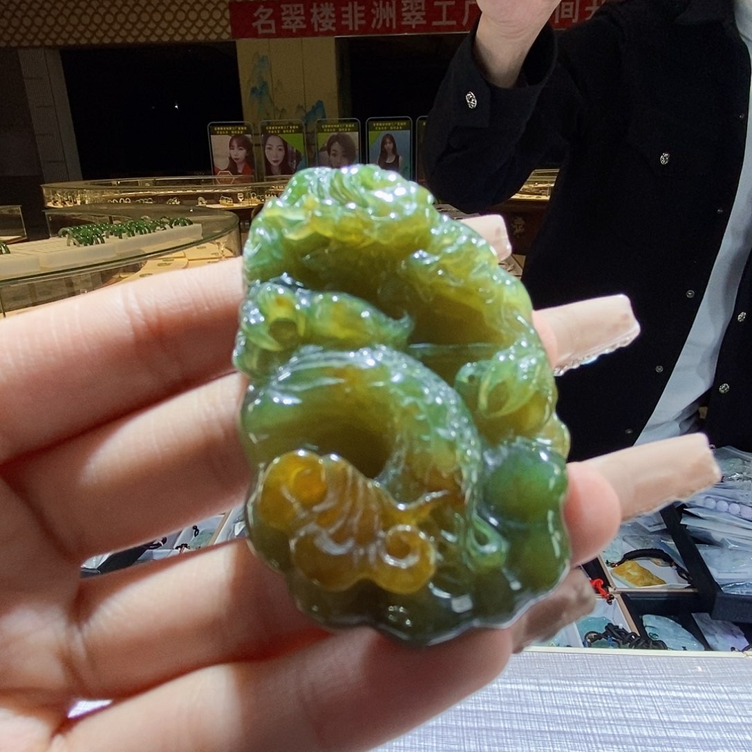 翡翠颈饰未镶嵌翡翠