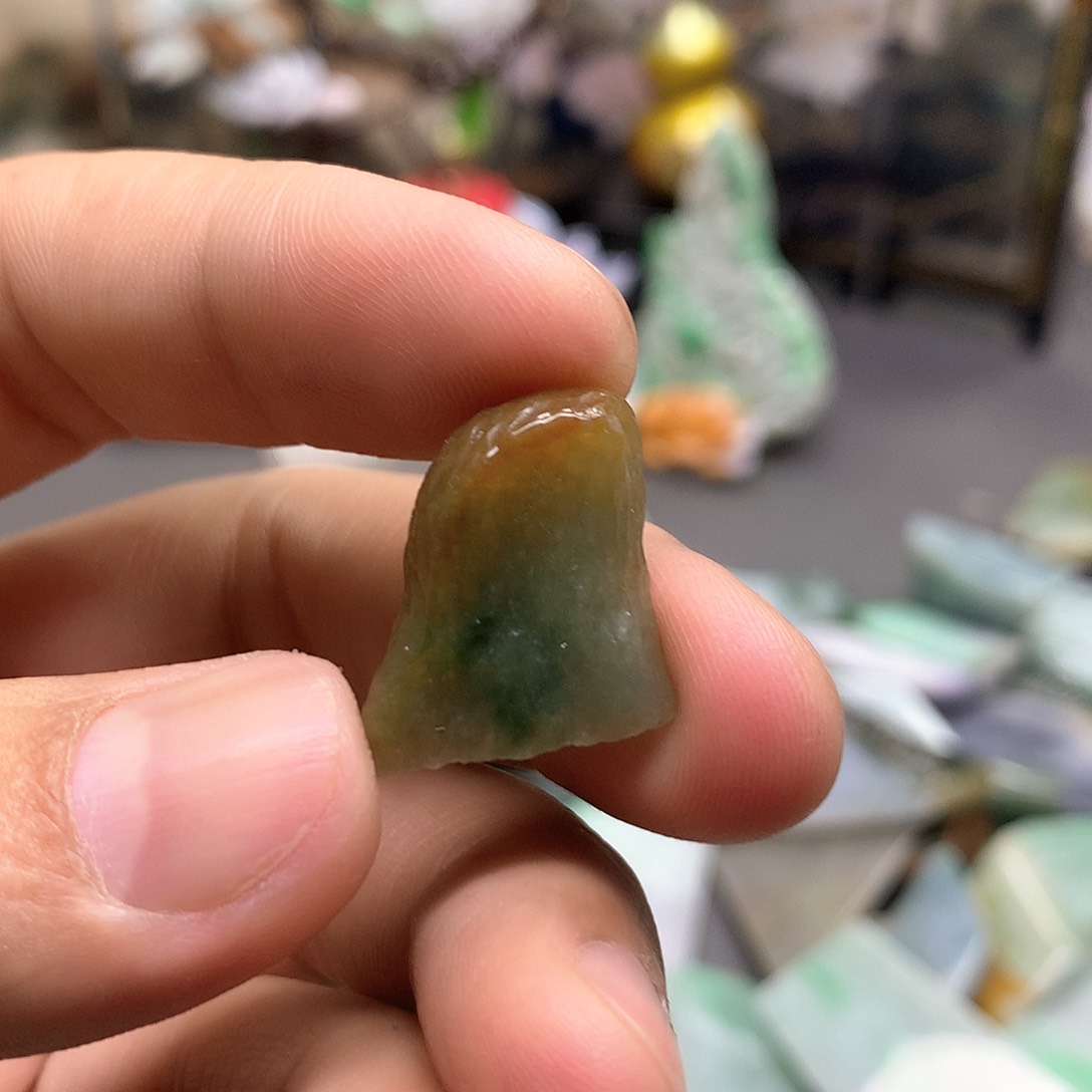 翡翠耳饰未镶嵌翡翠