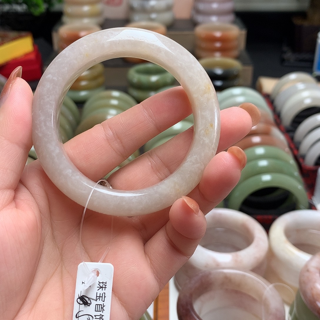 未镶嵌玉石英质玉（佘太翠）