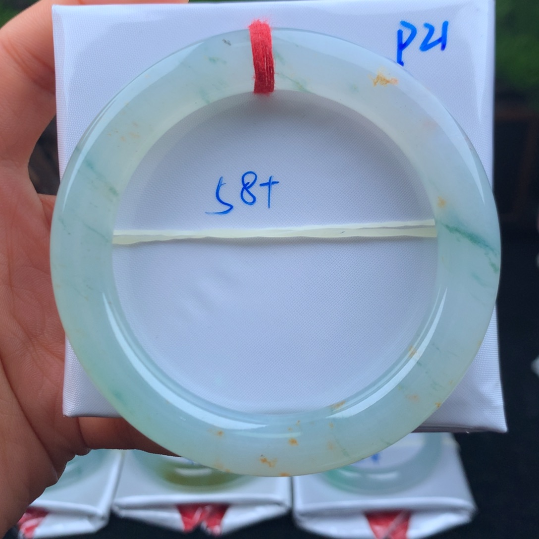 翡翠手镯未镶嵌手镯