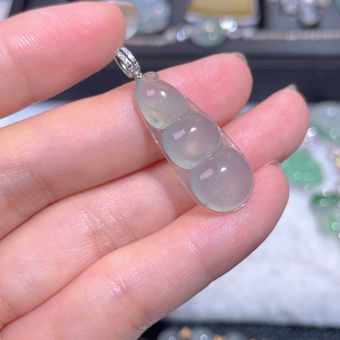 翡翠18K金镶嵌颈饰翡翠