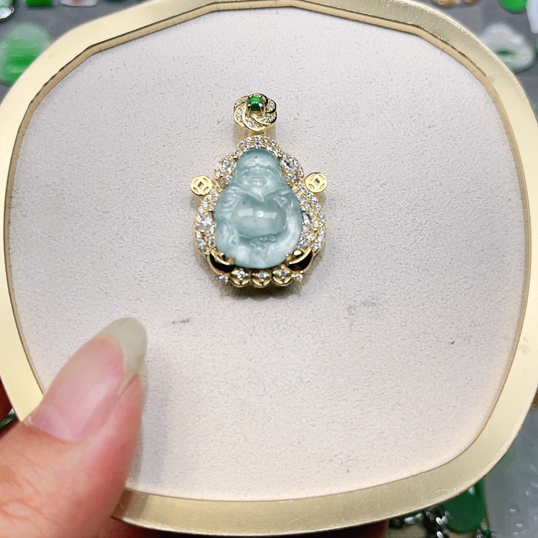 翡翠颈饰未镶嵌裸石