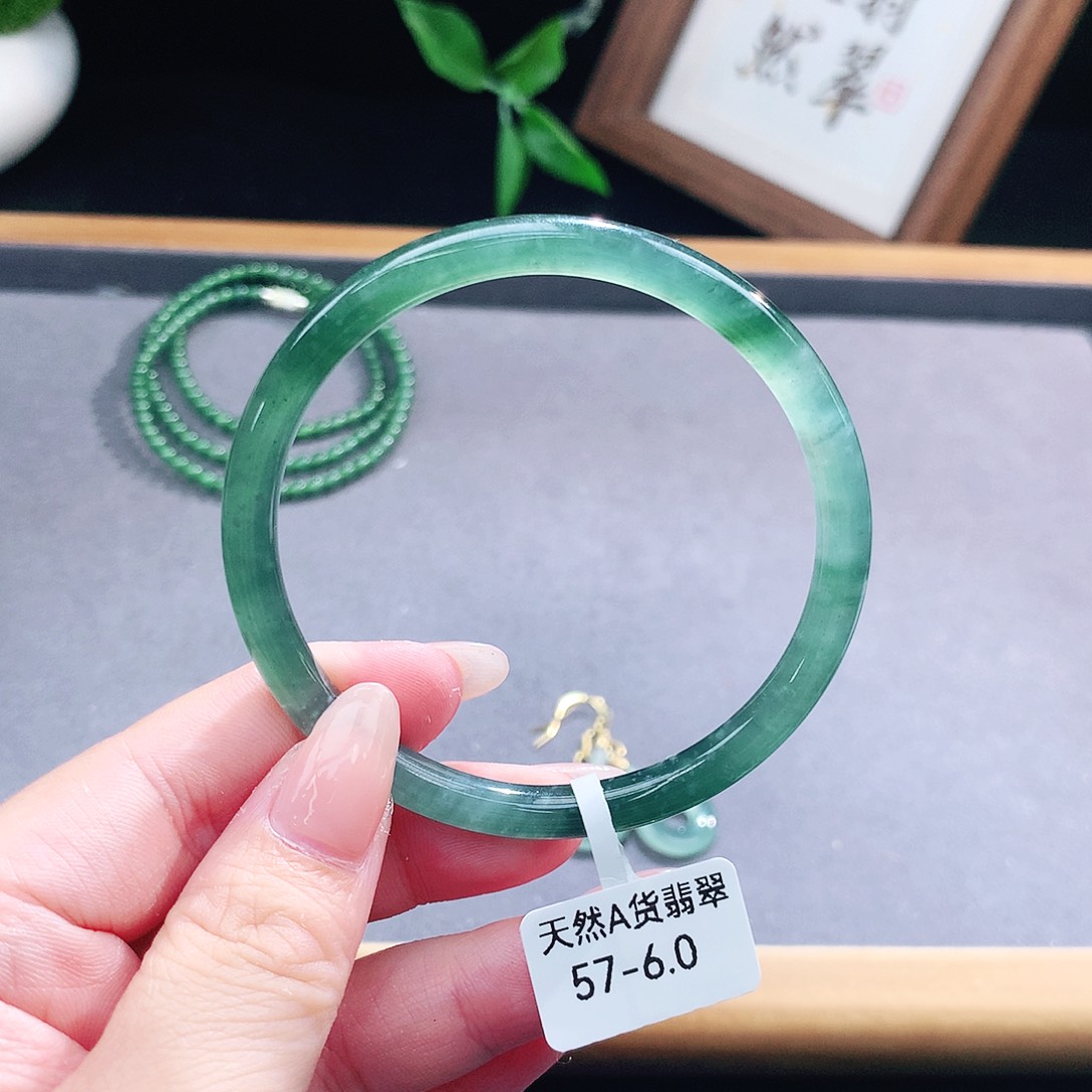 翡翠手镯（圆镯）未镶嵌