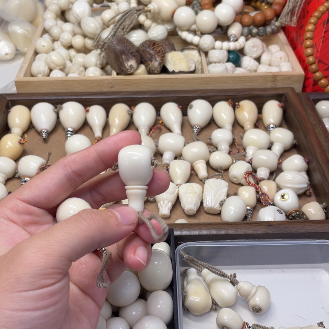 二***步吊坠菩提根/象牙果