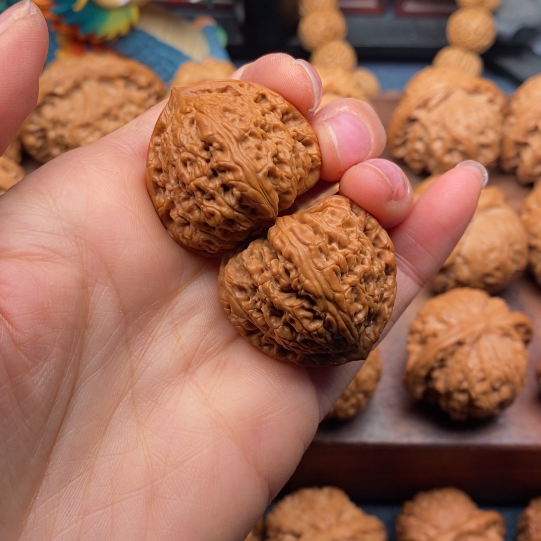 文玩核桃吊坠32红宝石