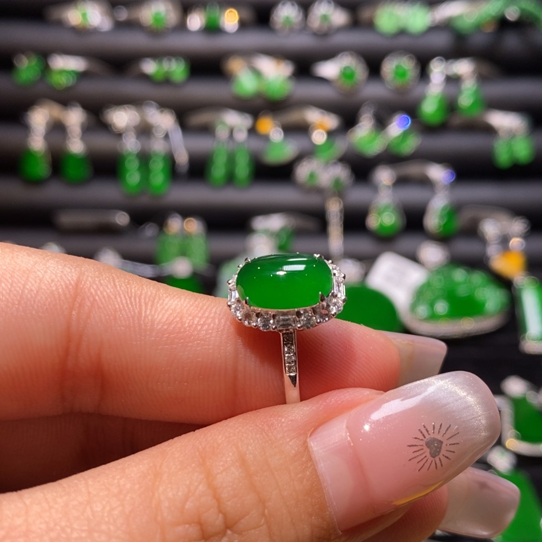 翡翠戒指18K金镶嵌天然翡翠