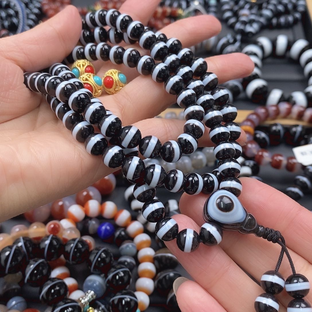 玛瑙/玉髓玛瑙项链，把三颗配珠串上未镶嵌艾*