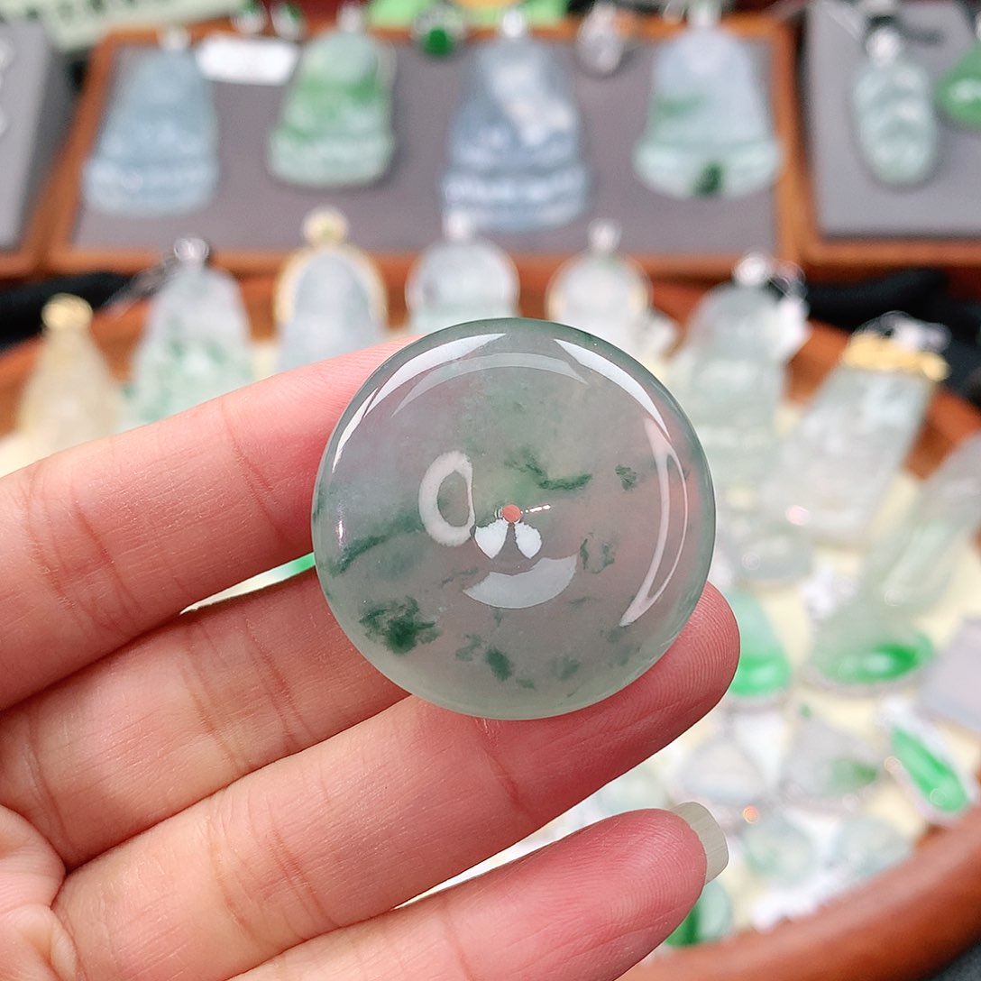 颈饰未镶嵌翡翠平安扣