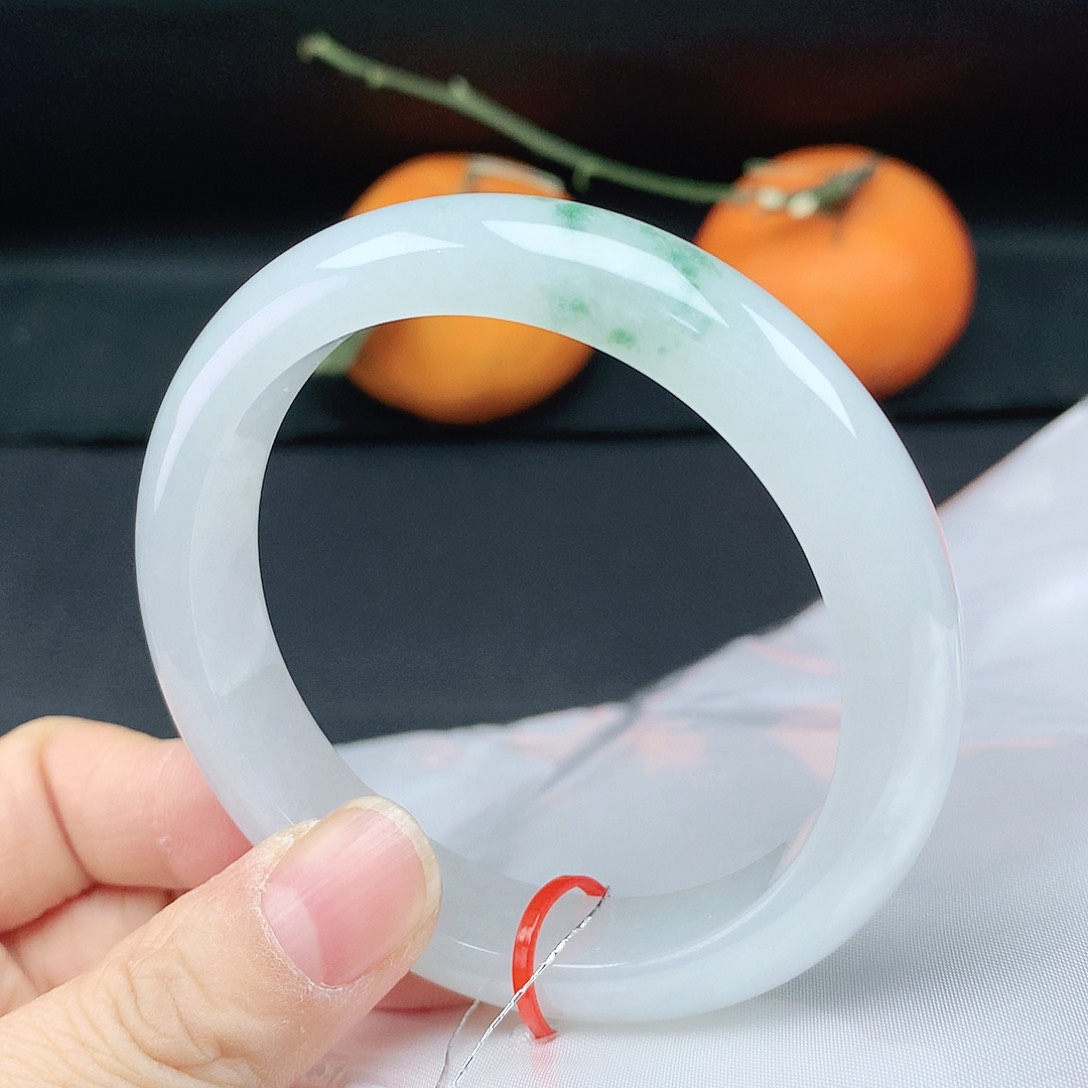 翡翠手镯未镶嵌56圈