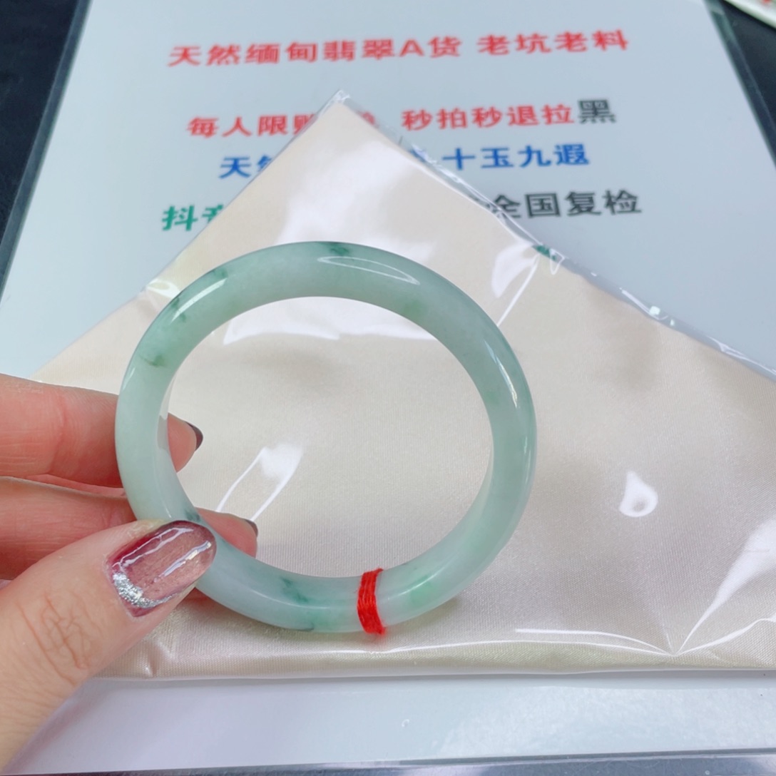 翡翠手镯未镶嵌午**光天然