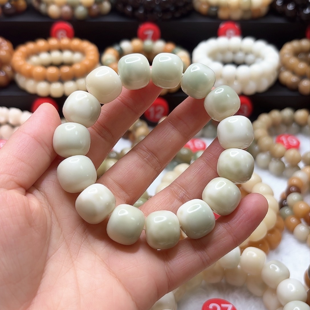 菩提根/象牙果吊坠于*兰