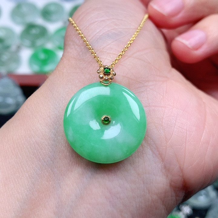 翡翠吊坠(不含链)18K金镶嵌