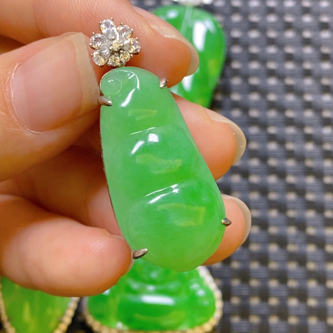 翡翠颈饰银S925镶嵌吊坠