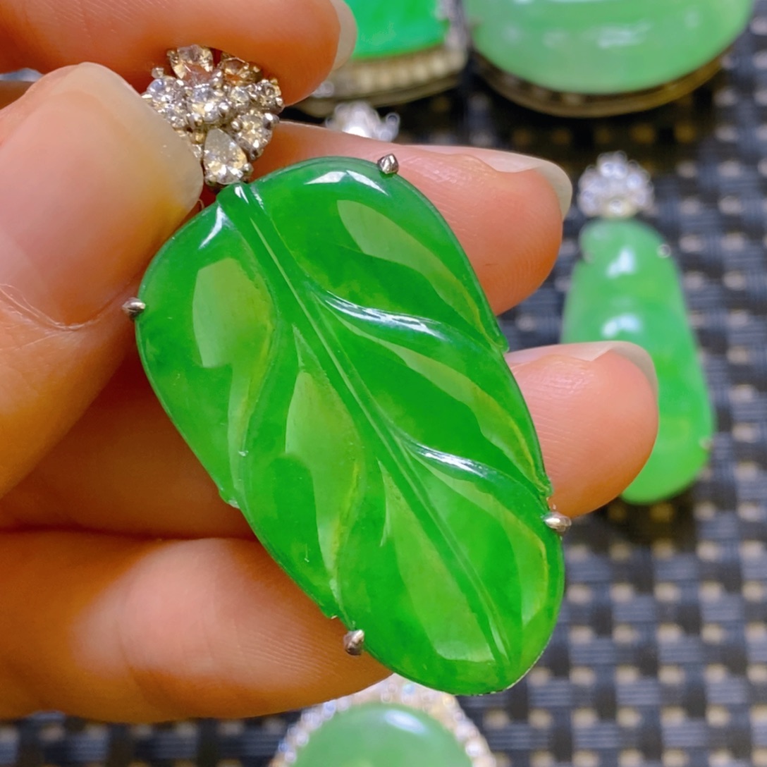 翡翠颈饰银S925镶嵌吊坠