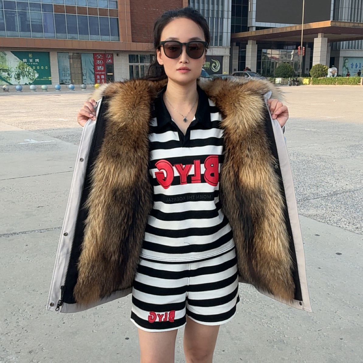 （男女同款）高端休闲加厚款派克服，内胆毛领可拆卸款式