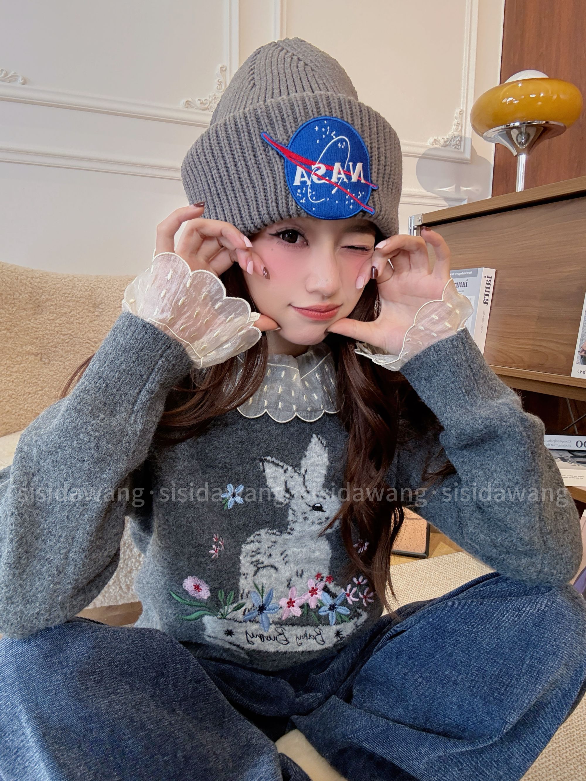 【雾灰兔绣】四四大王冬季新款小众韩版休闲百搭圆领可爱兔子针织衫