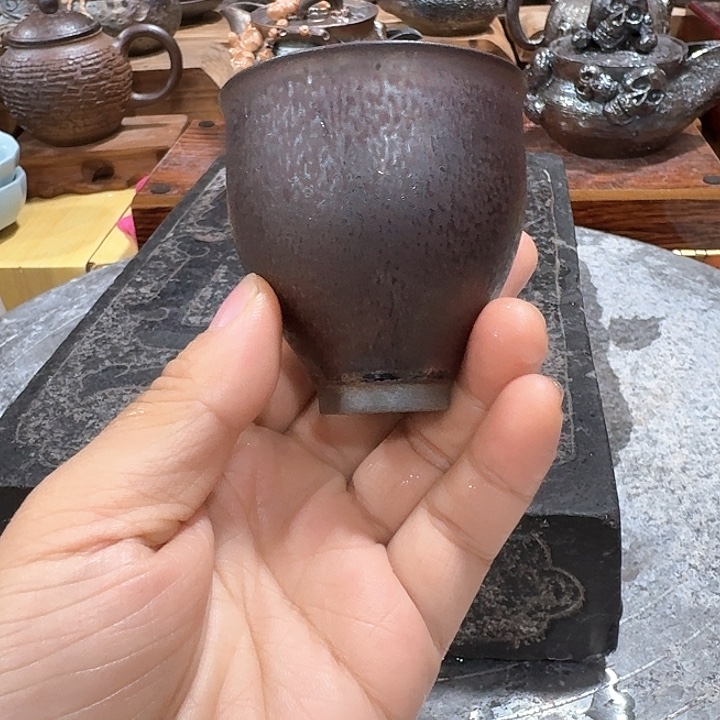 主人杯一个，瓷。。品茗