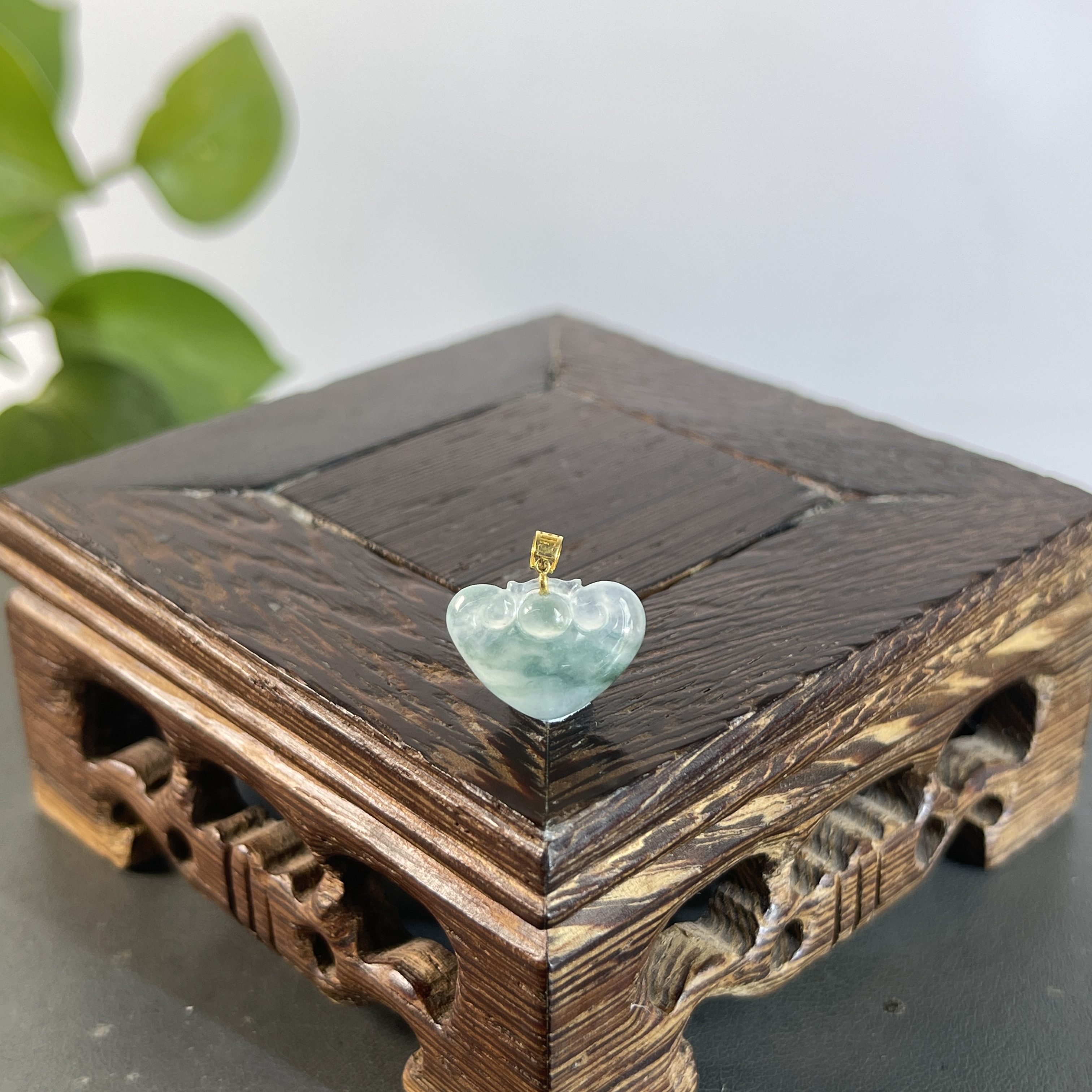 JYA27-40  天然缅甸A货翡翠 18K金扣如意