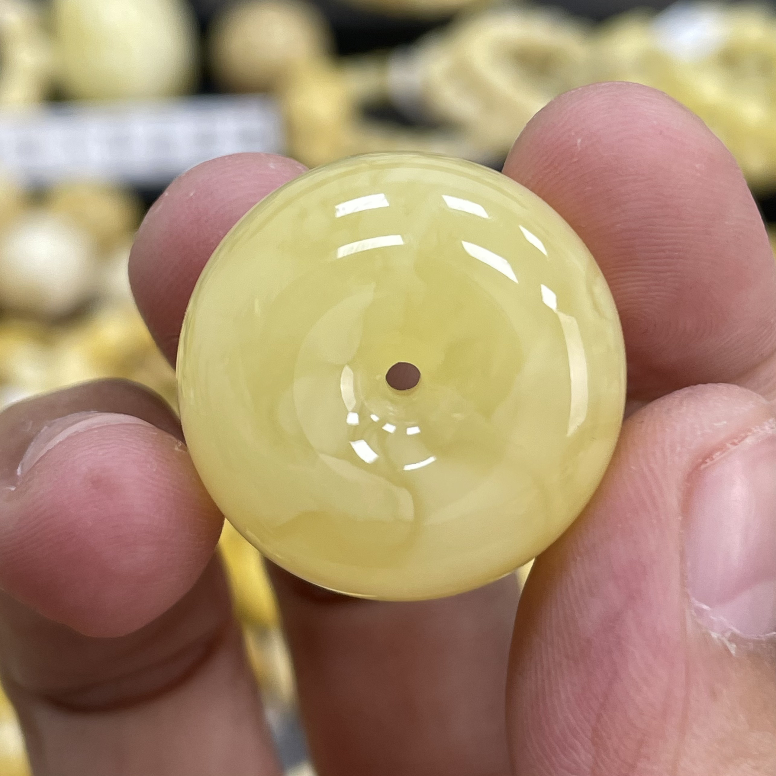 魔梵珠宝｜ 25.2*12.9mm俄料琥珀蜜蜡面包扣微花粉