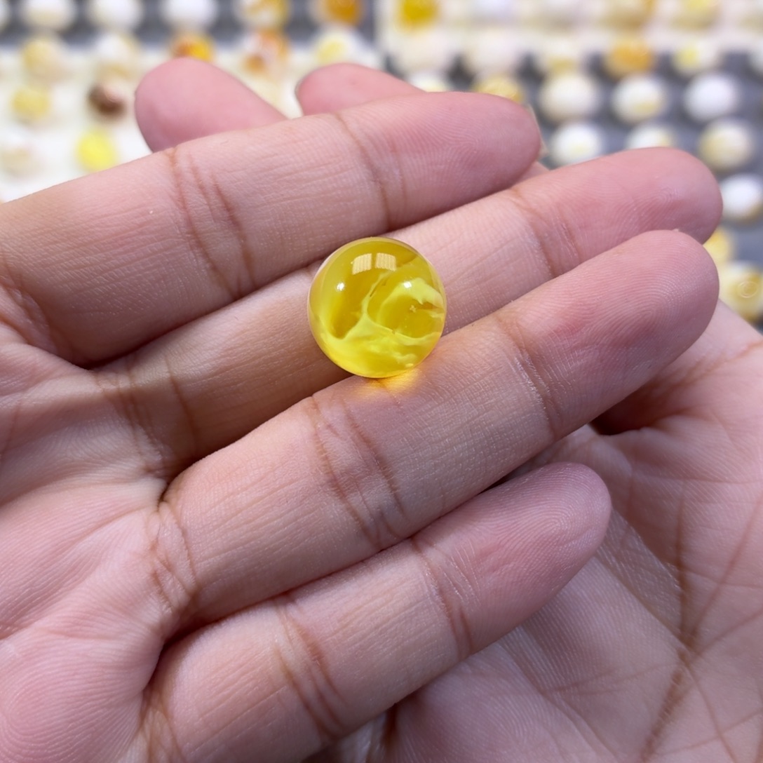 M***6琥珀未镶嵌裸石12.8mm