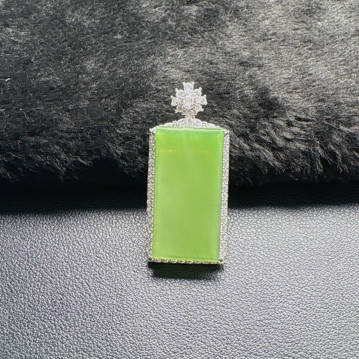 和田玉碧玉冰底果绿无事牌