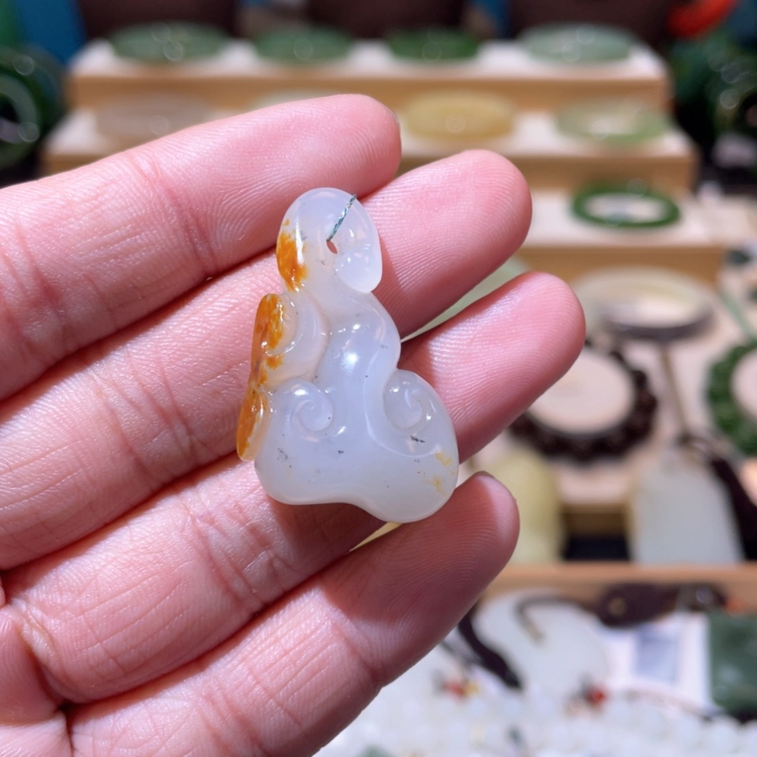 和田玉收藏级点墨青花如意未镶嵌