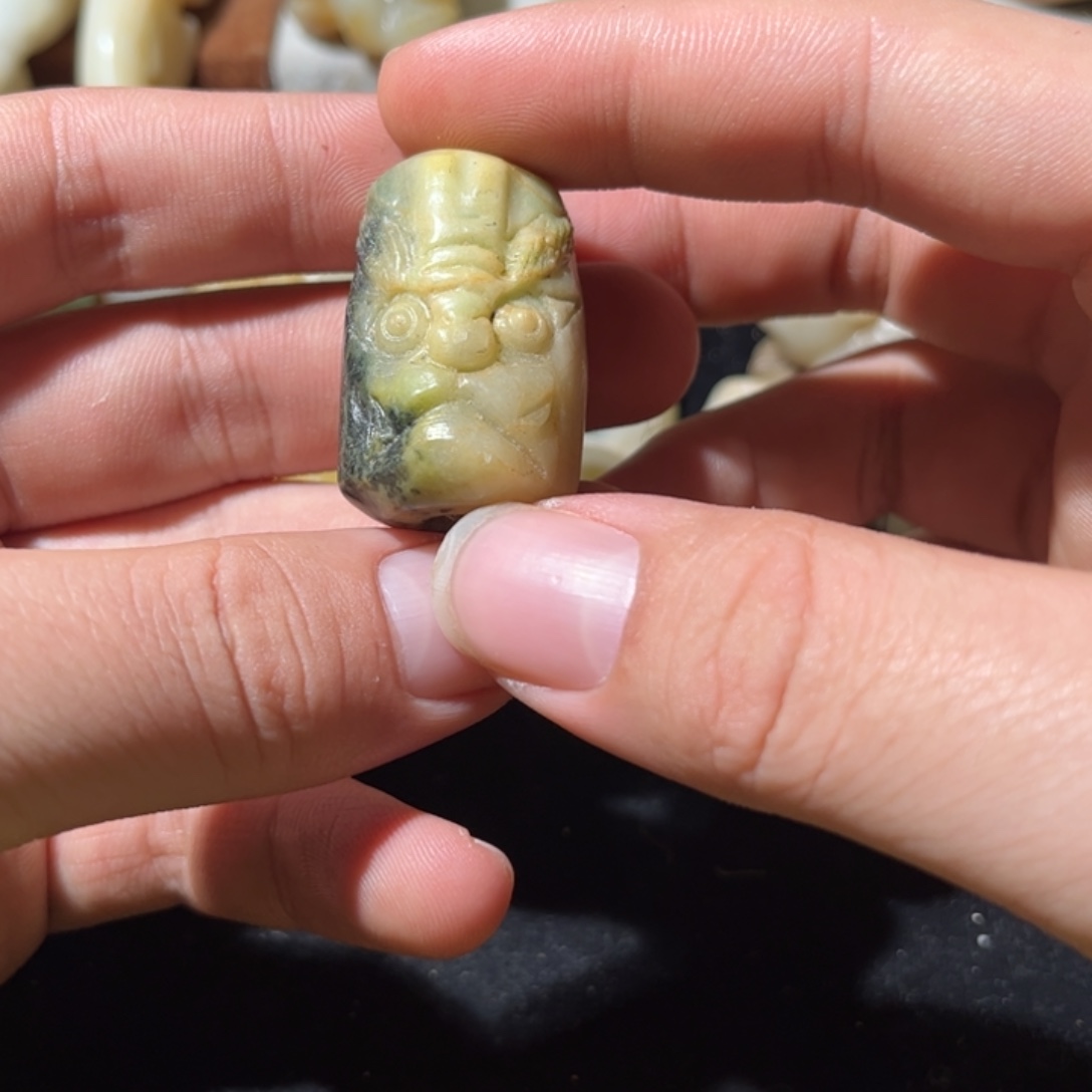 大***料和田玉未镶嵌颈饰