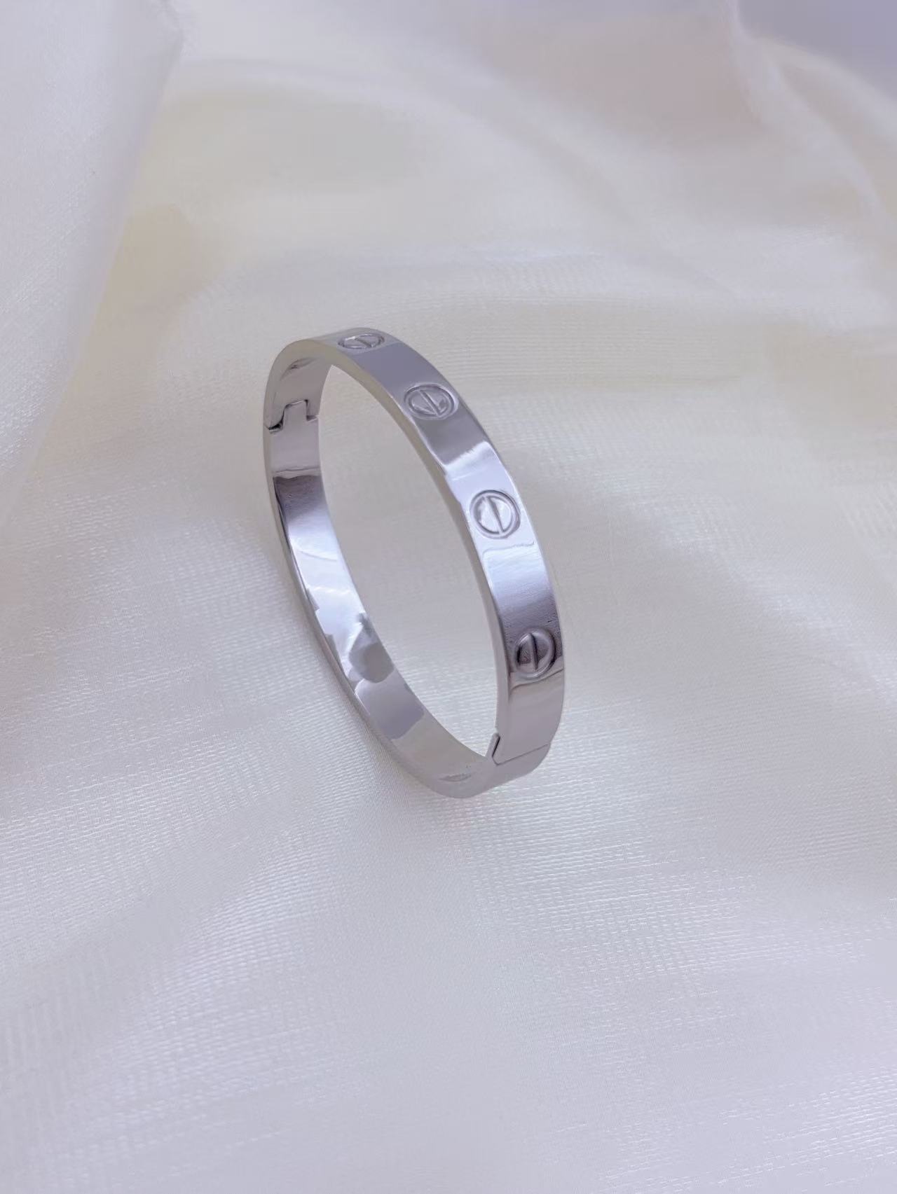 钛钢手镯 【Kiss娜】钛钢3839时尚钢色椭圆开合全钉手镯