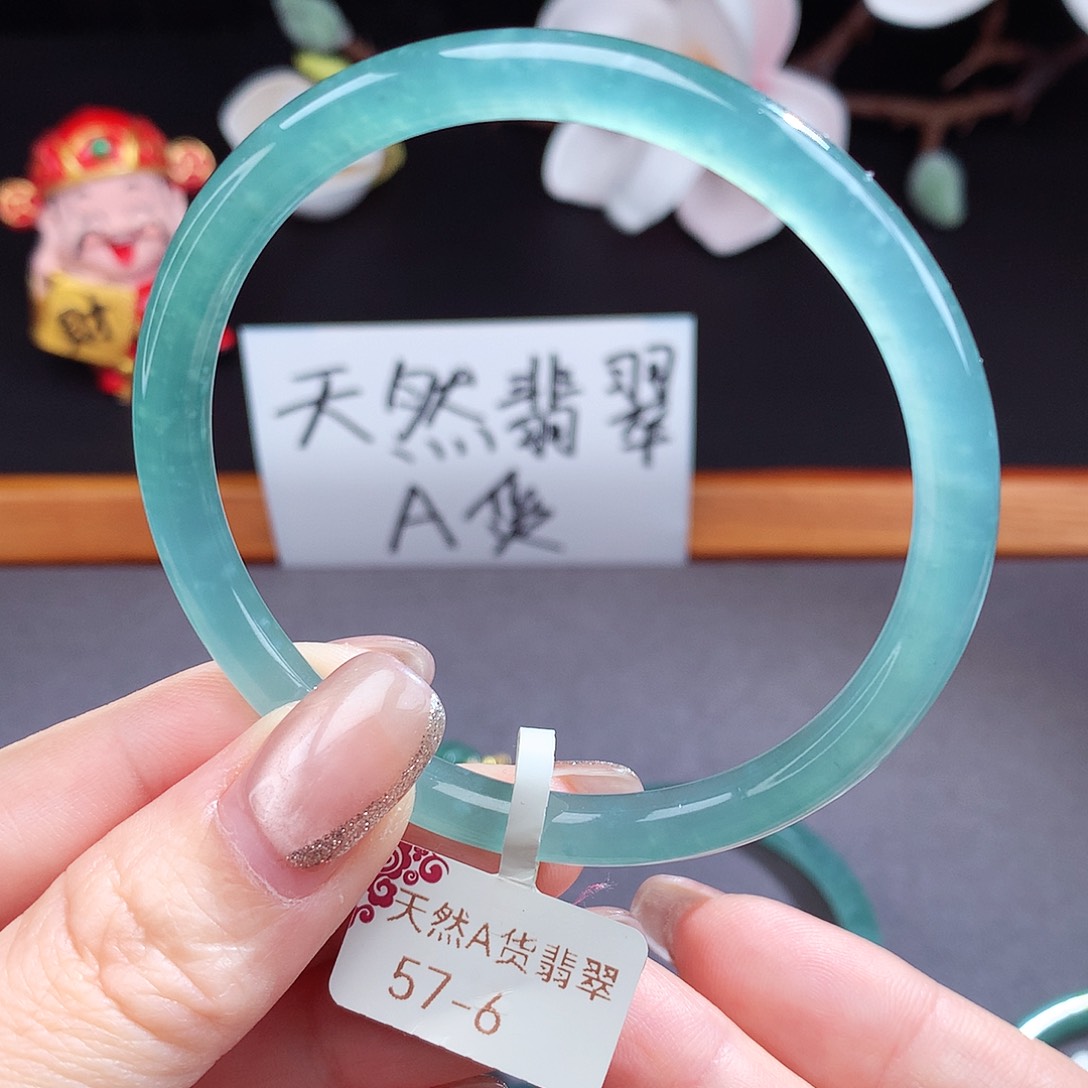 翡翠手镯（圆镯）未镶嵌犹****）