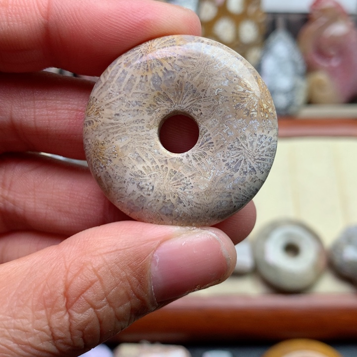 硅化珊瑚（珊瑚玉）颈饰未镶嵌