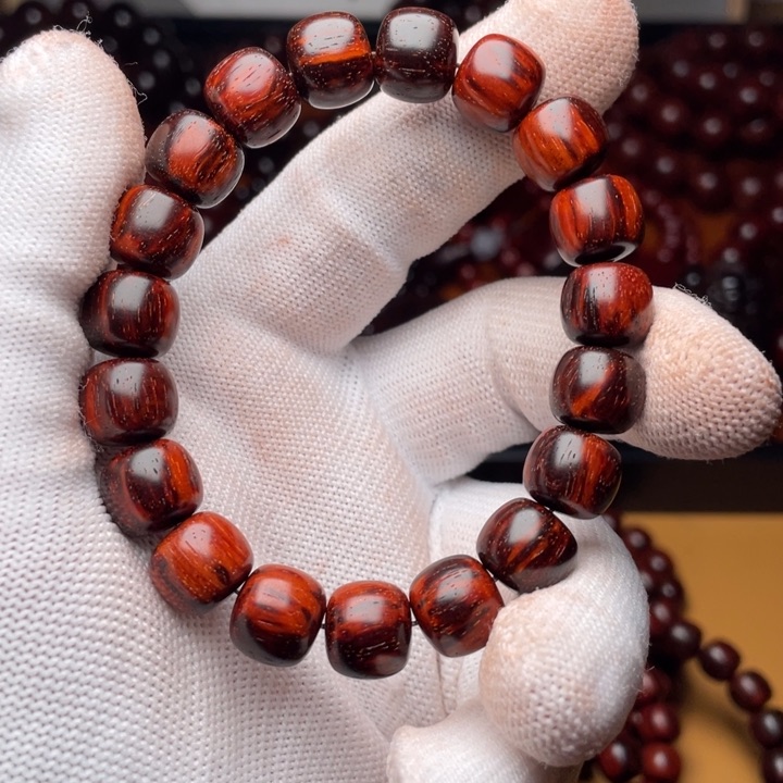 檀香紫檀（小叶紫檀）1.0*1.0精工老型琴料火焰纹黑飘红