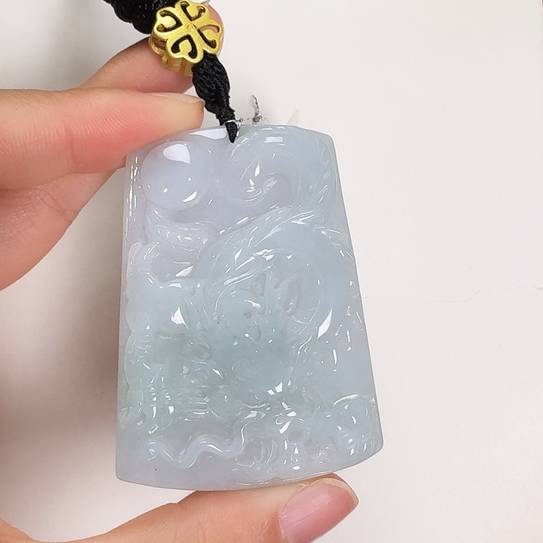 翡翠颈饰未镶嵌龙牌