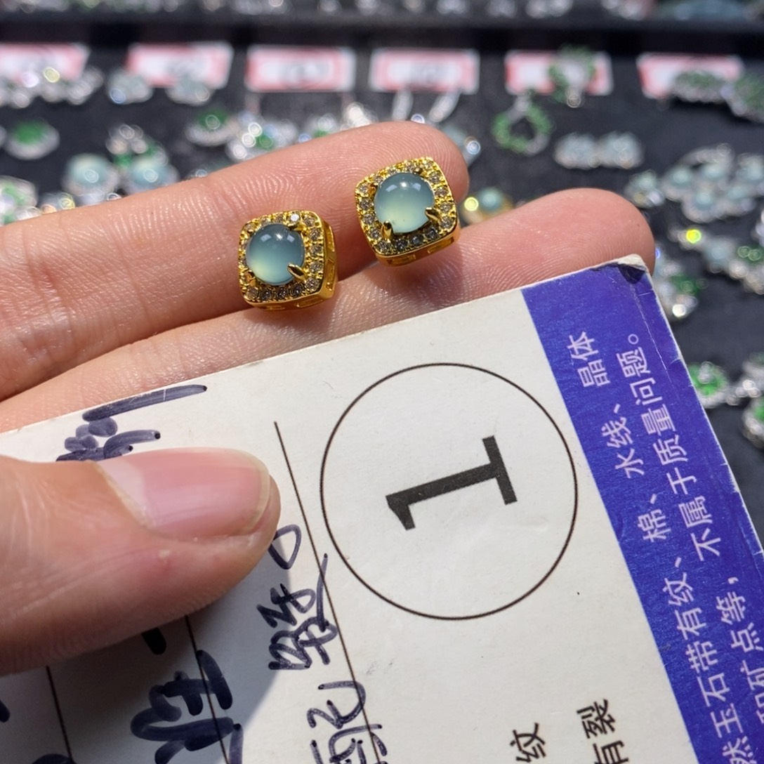 A***飞翡翠未镶嵌颈饰翡翠