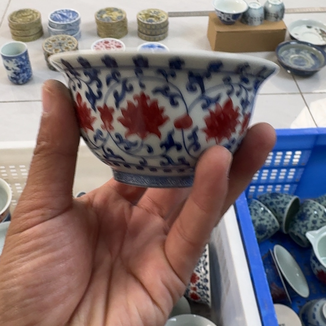摆件陶釉里红缠枝莲主人杯
