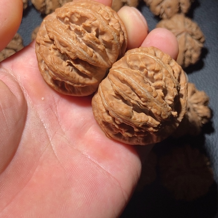 一***。吊坠文玩核桃秦岭野生文玩核桃