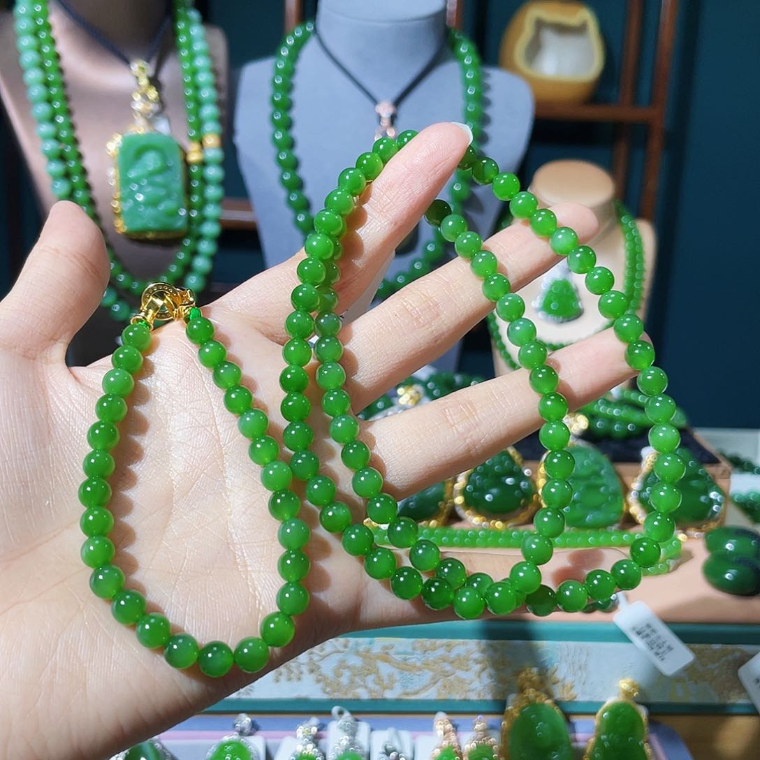 和田玉（碧玉）颈饰未镶嵌